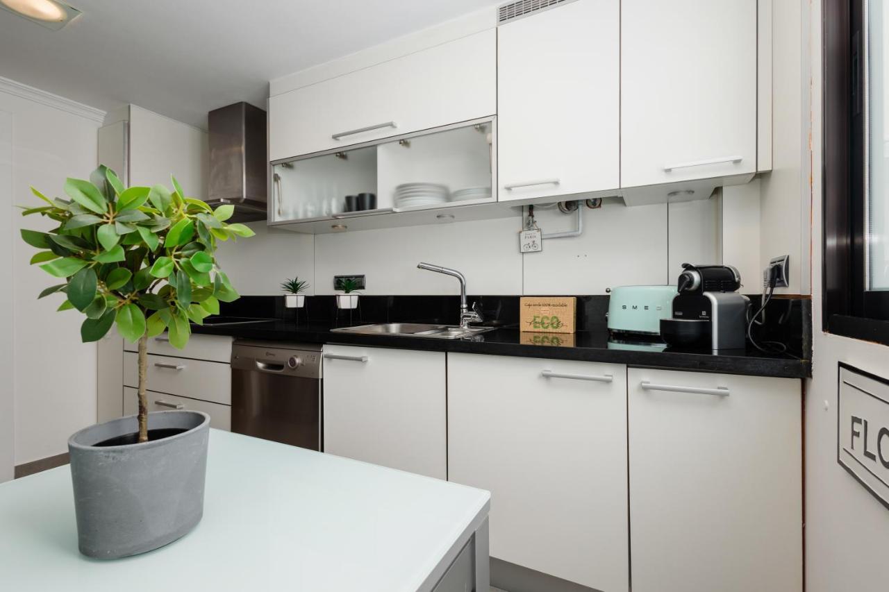 In The Historic Center Of Malaga, Very Close To The Beach And The Ave Train Station, With Private Parking Exterior photo