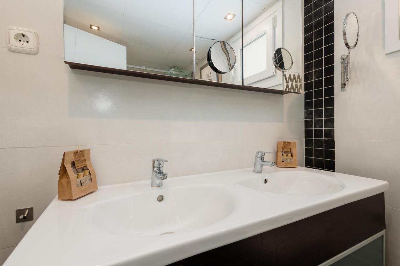 In The Historic Center Of Malaga, Very Close To The Beach And The Ave Train Station, With Private Parking Exterior photo