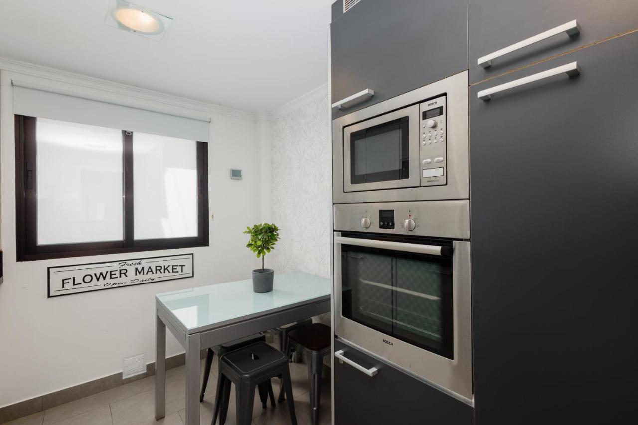 In The Historic Center Of Malaga, Very Close To The Beach And The Ave Train Station, With Private Parking Exterior photo